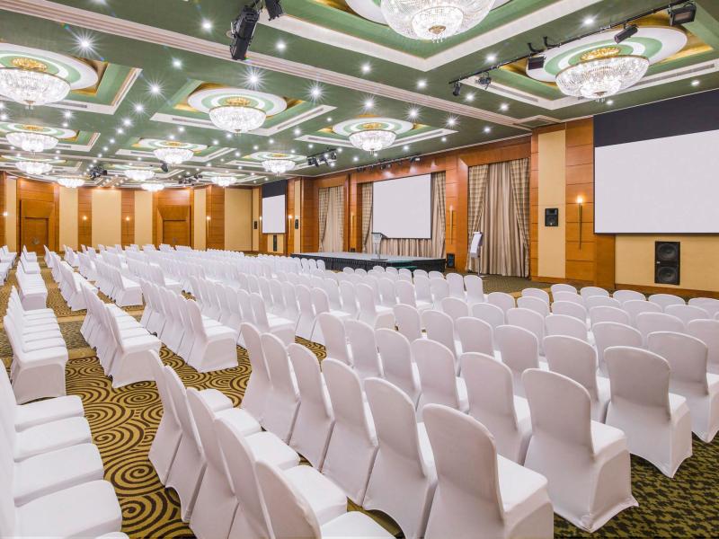 Swissotel Al Murooj Dubai