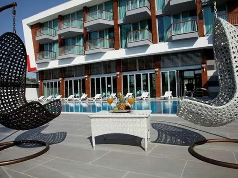 Lova Hotel & Spa