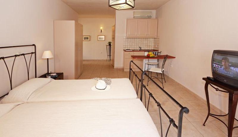 Lambrinos Suites Hotel