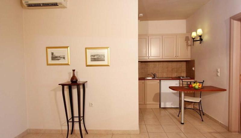 Lambrinos Suites Hotel