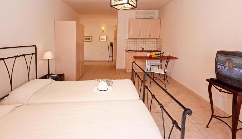 Lambrinos Suites Hotel