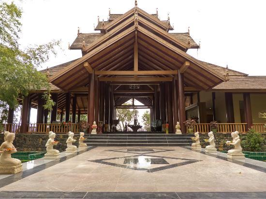 Aureum Palace Resort & Spa Inle