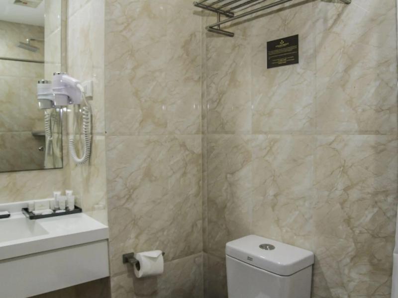 Golden Prince Hotel and Suites