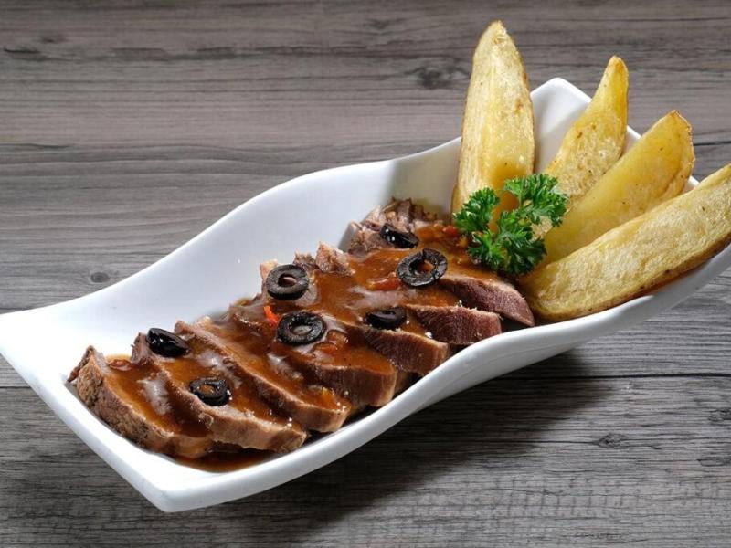 Golden Prince Hotel and Suites