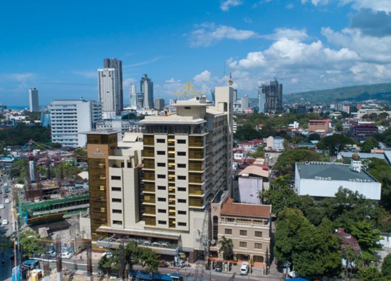 Golden Prince Hotel and Suites