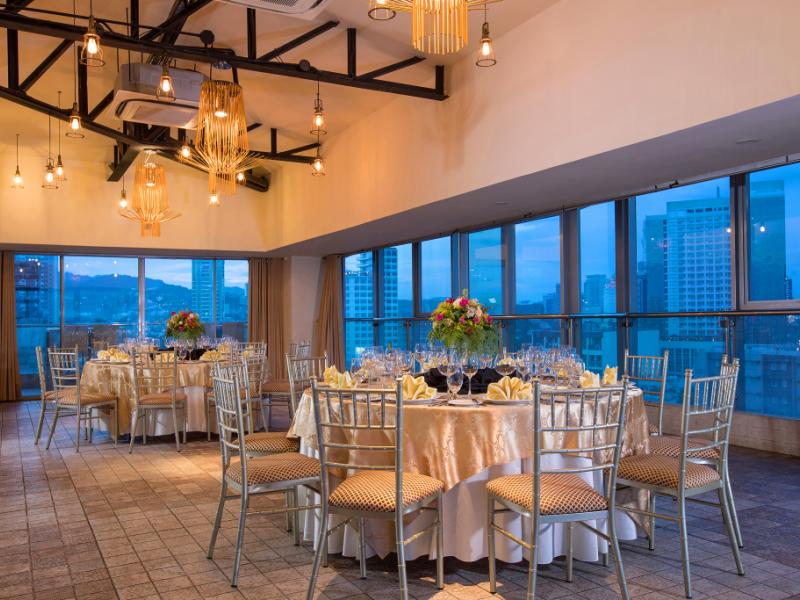 Golden Prince Hotel and Suites