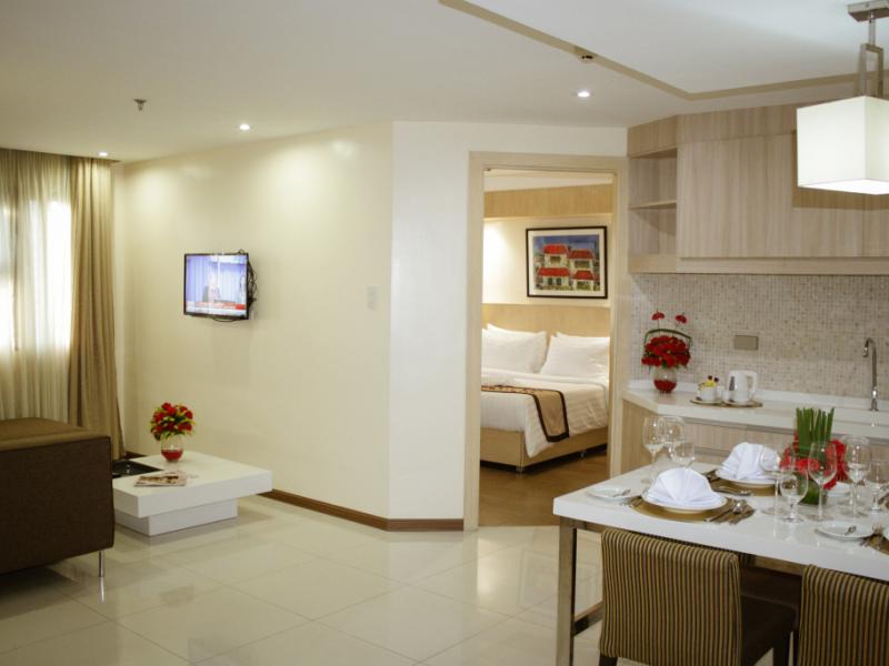 Golden Prince Hotel and Suites