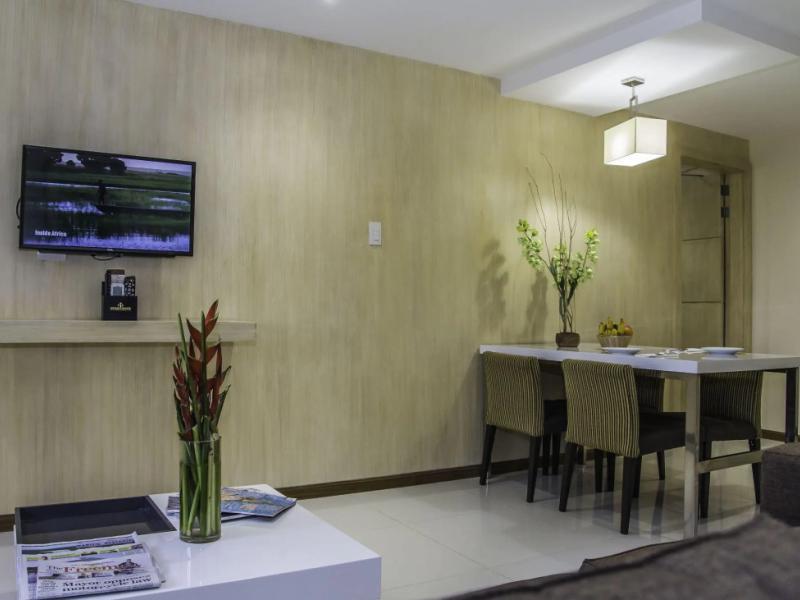 Golden Prince Hotel and Suites