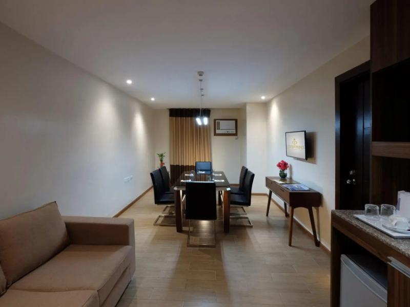 Golden Prince Hotel and Suites