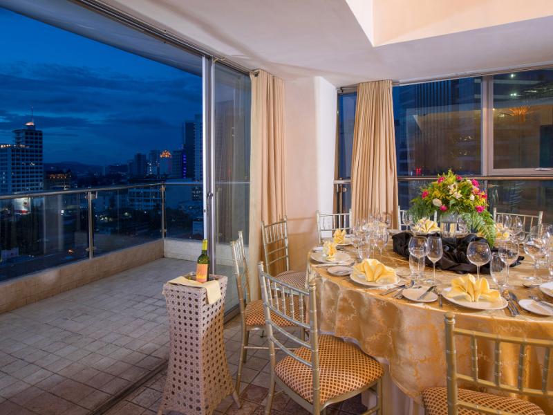 Golden Prince Hotel and Suites