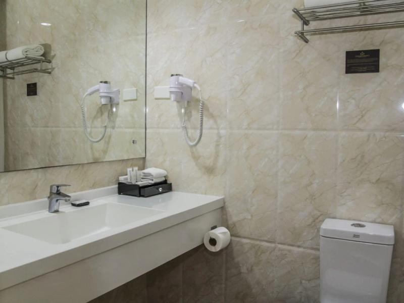 Golden Prince Hotel and Suites