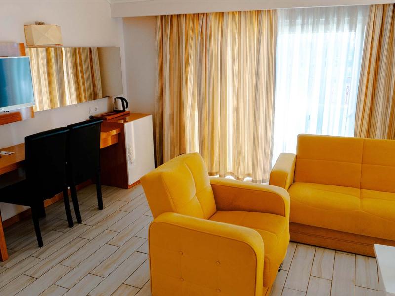 Side Legend Hotel