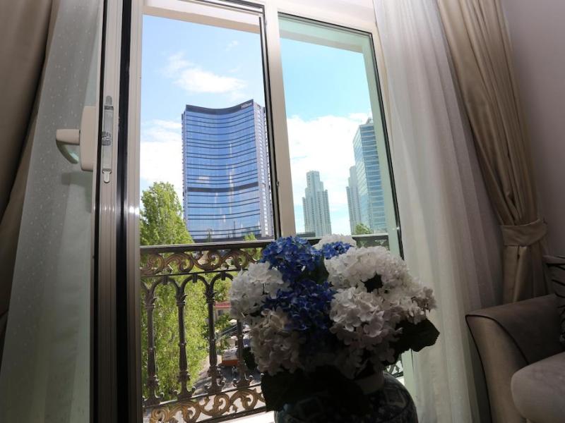 K Suites