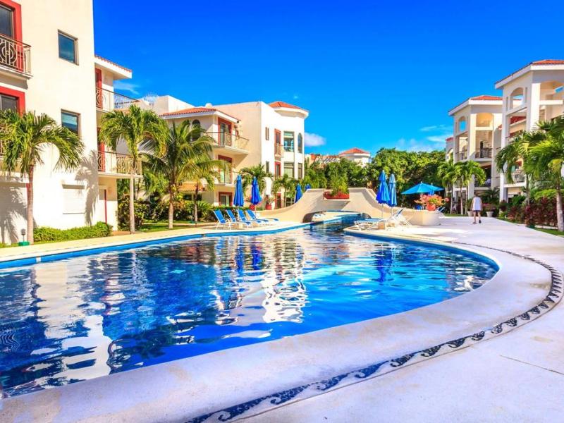 Paseo del Sol Condominios by Bric