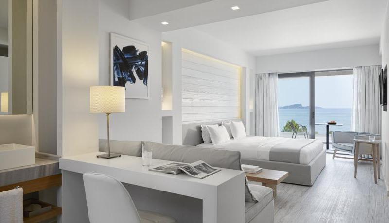 Lichnos Beach Hotel & Suites