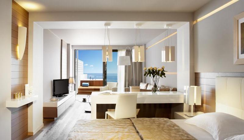 Lichnos Beach Hotel & Suites