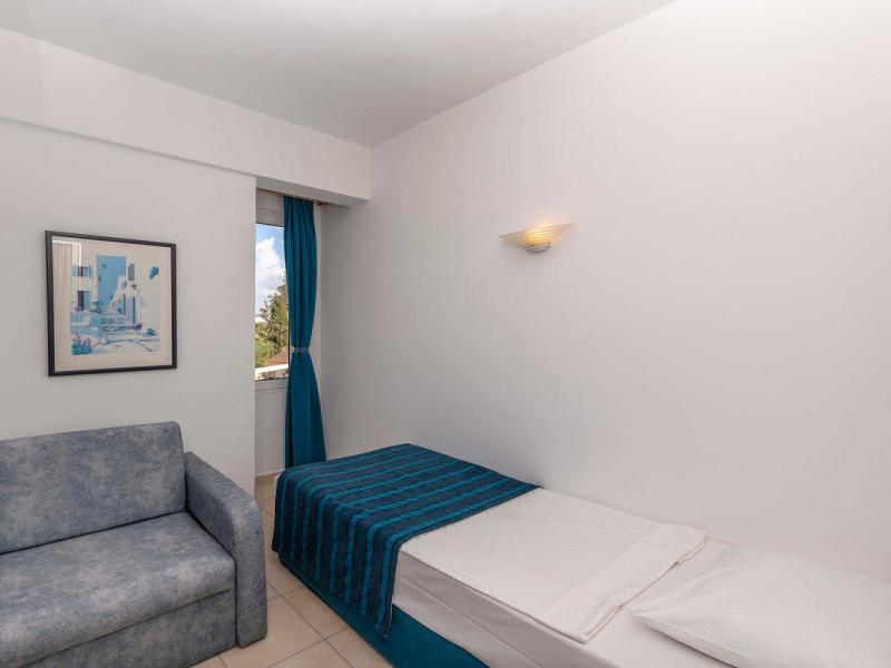 Armas Green Fugla Beach