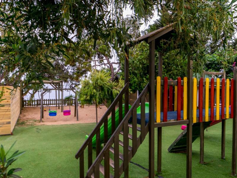 Armas Green Fugla Beach