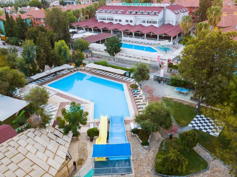 Armas Green Fugla Beach