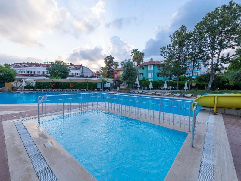 Armas Green Fugla Beach