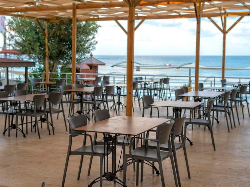 Armas Green Fugla Beach