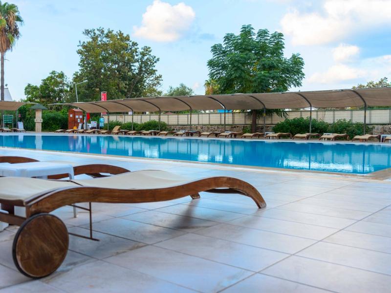 Armas Green Fugla Beach