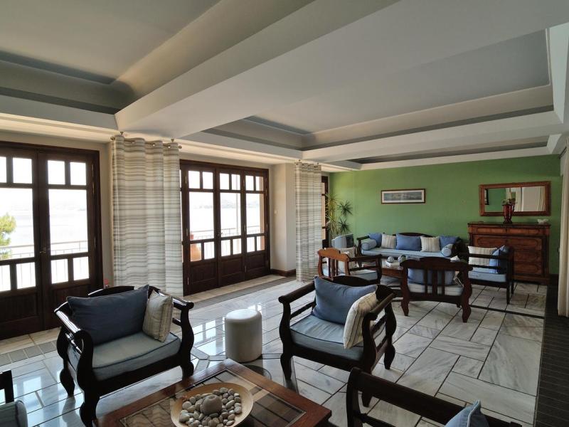 Golden View Beach Hotel