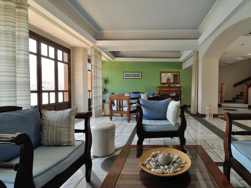 Golden View Beach Hotel