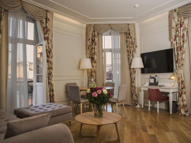 Corinne Art & Boutique Hotel