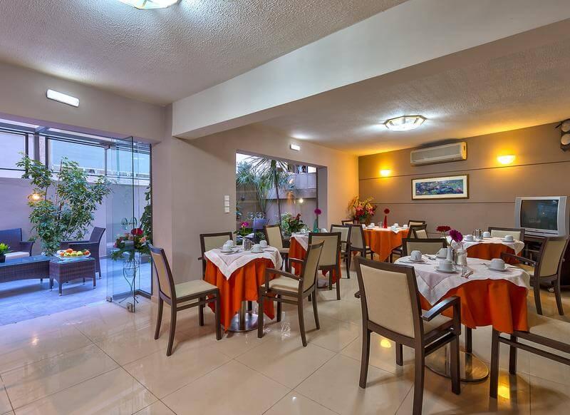 Leonidas Hotel Apartaments