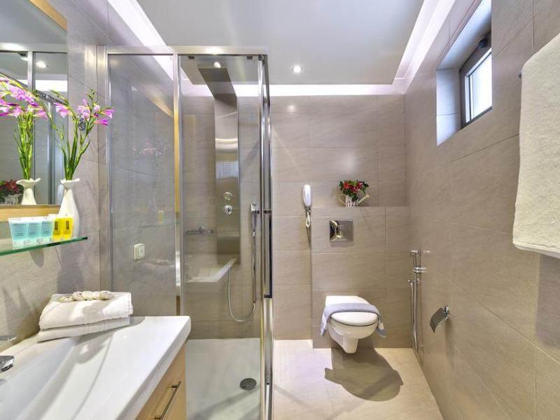 Leonidas Hotel Apartaments