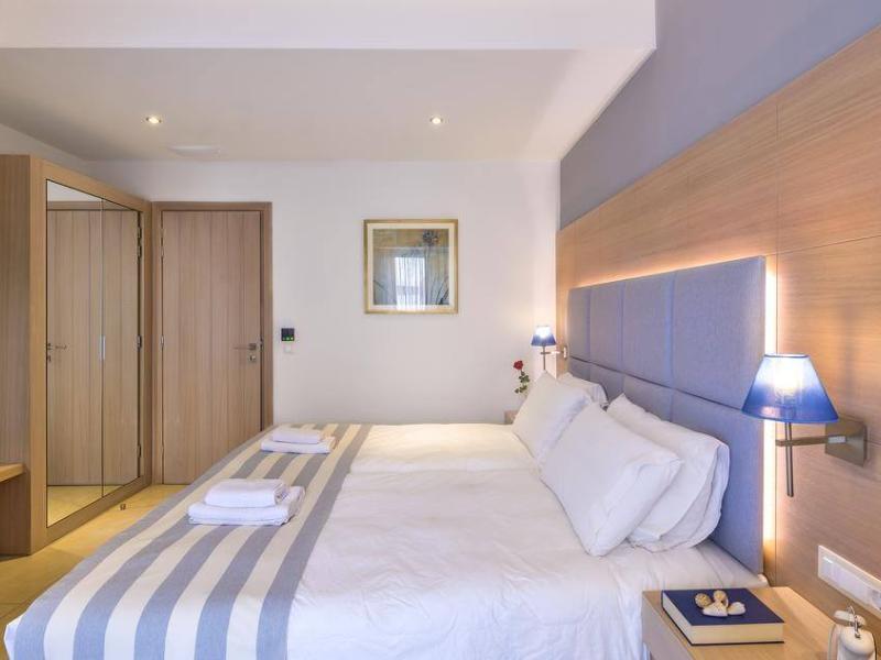 Leonidas Hotel Apartaments