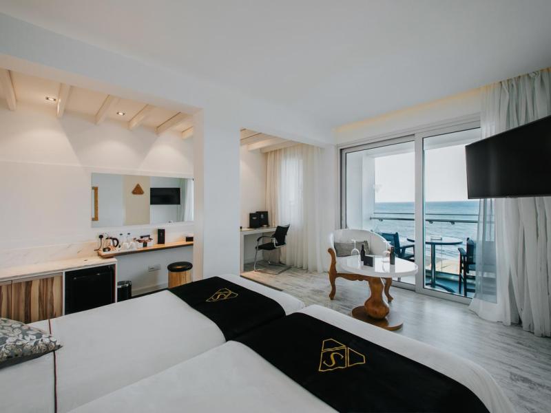 The Ciao Stelio Deluxe Hotel