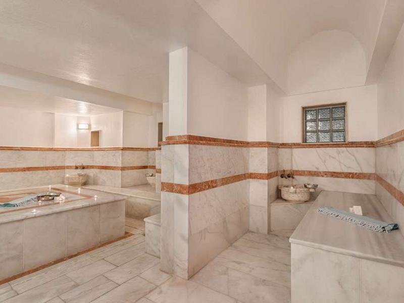 Seven Seas Hotel Life