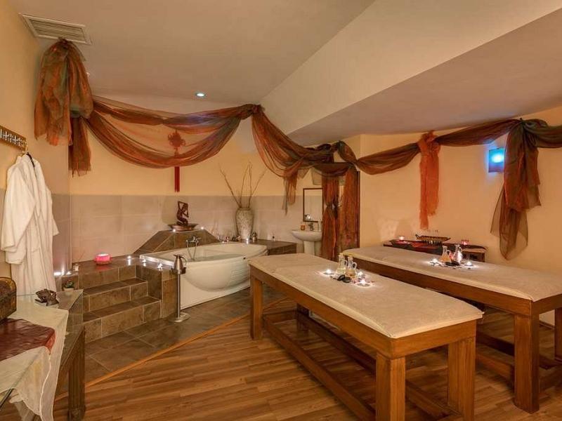 Seven Seas Hotel Life