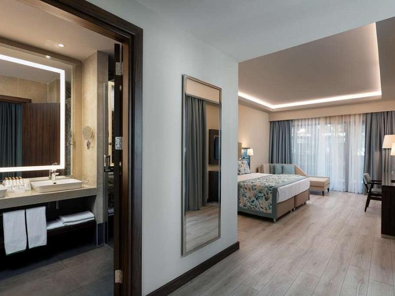 Seven Seas Hotel Life