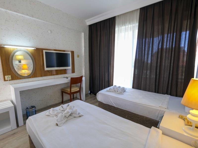 Club Tess Hotel (16+)