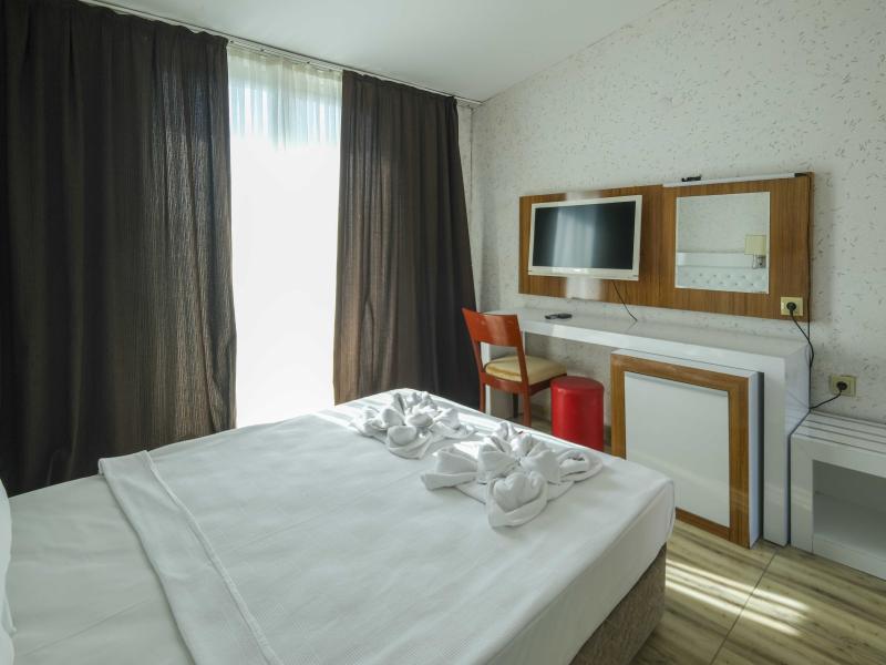 Club Tess Hotel (16+)