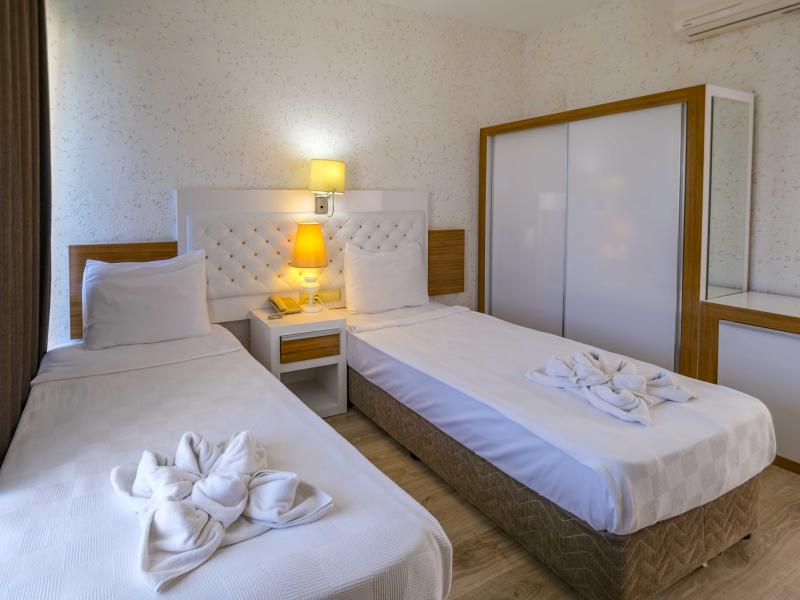 Club Tess Hotel (16+)