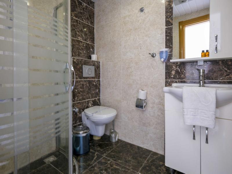Club Tess Hotel (16+)