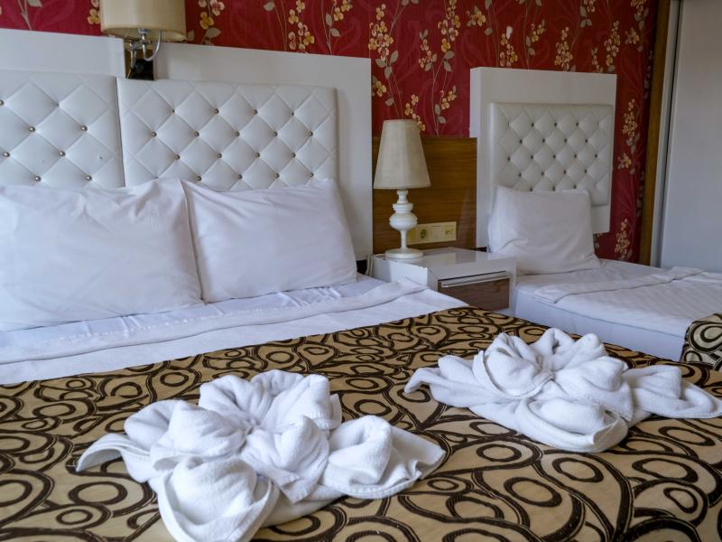 Club Tess Hotel (16+)