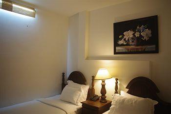 Halo Hotel