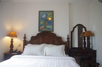Halo Hotel