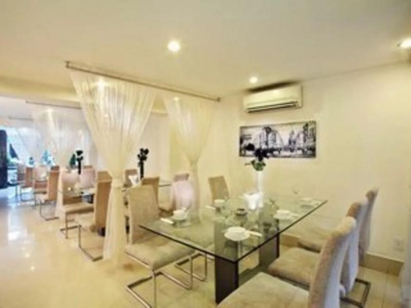 The White Hotel 8A Thai Van Lung