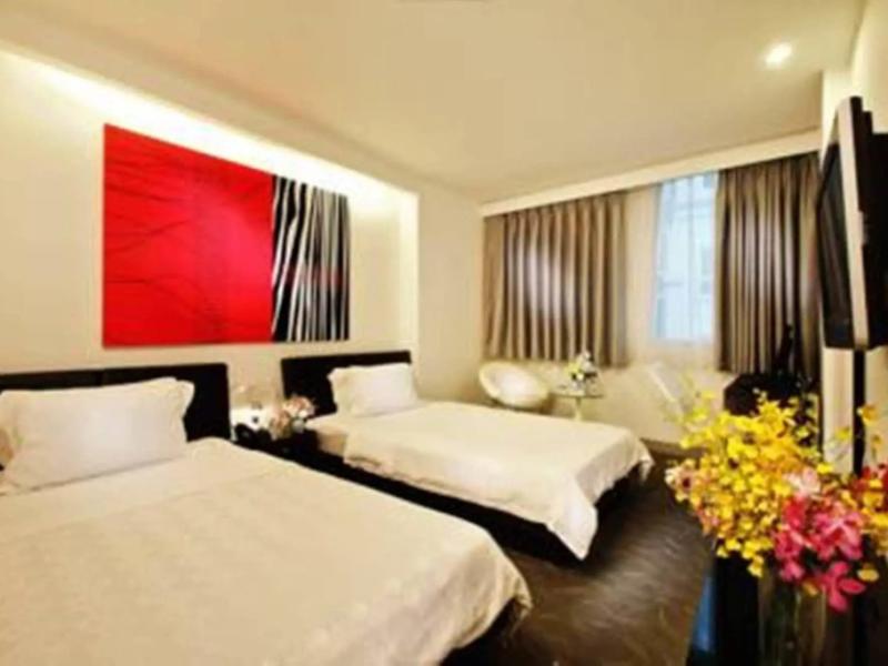 The White Hotel 8A Thai Van Lung