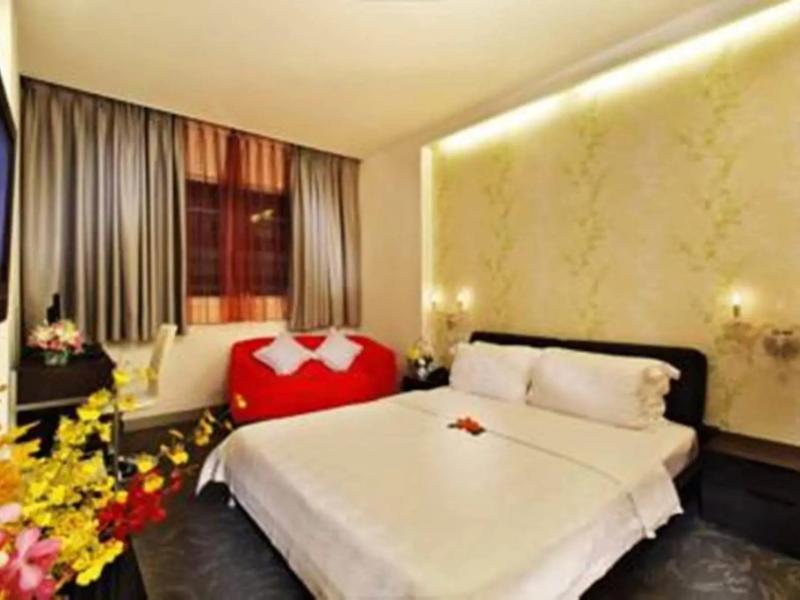 The White Hotel 8A Thai Van Lung