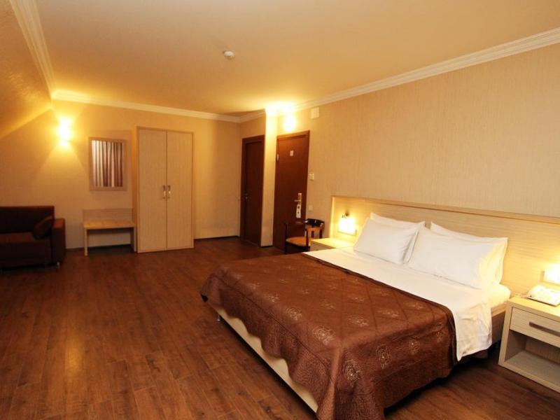 Batesta Hotel 