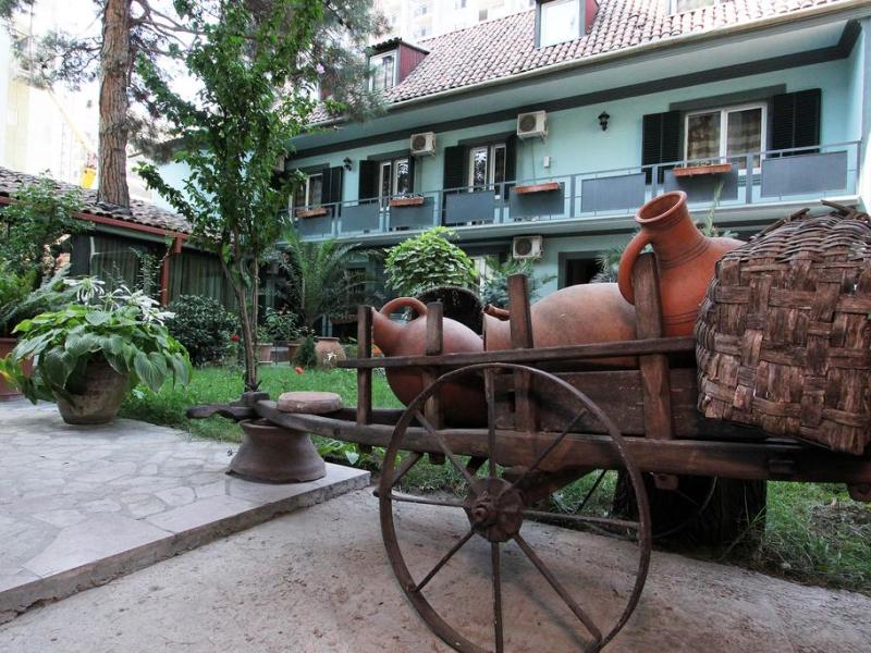 Batesta Hotel 