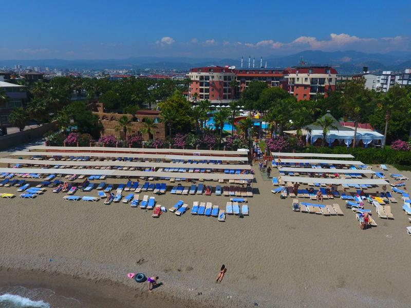 Palmeras Beach Hotel