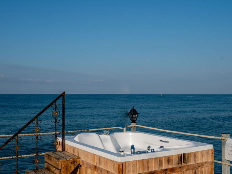 Palmeras Beach Hotel